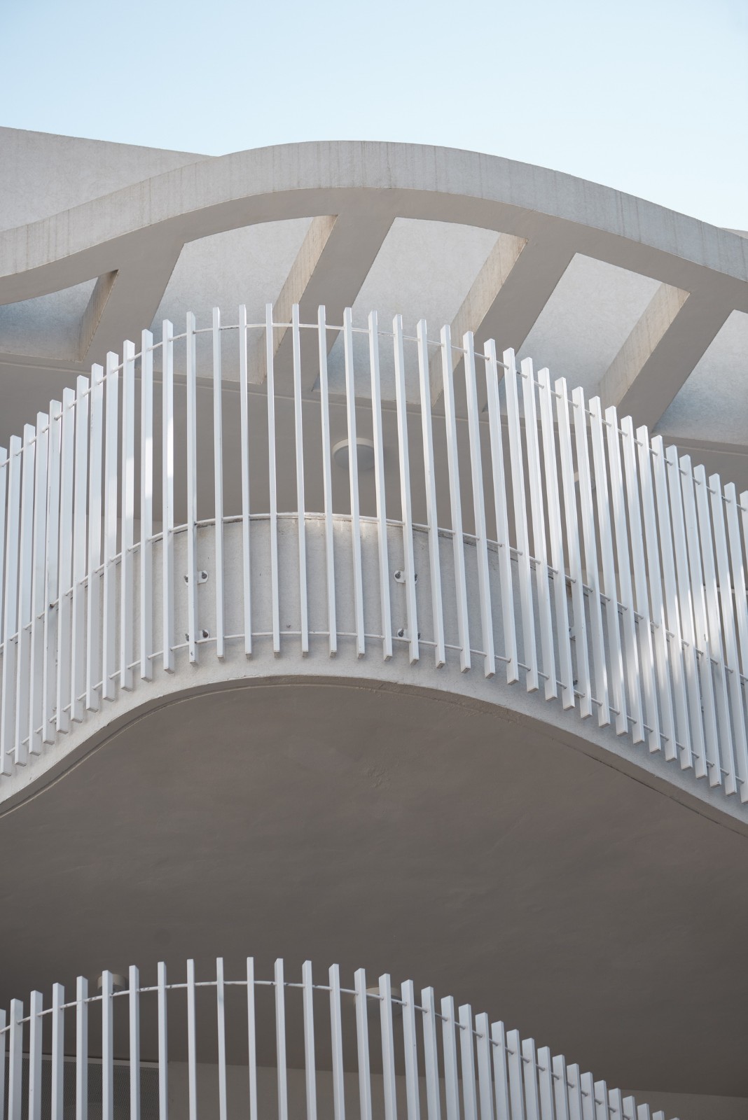 BIM建筑|飘带一般的中央公寓楼 / HQ Architects