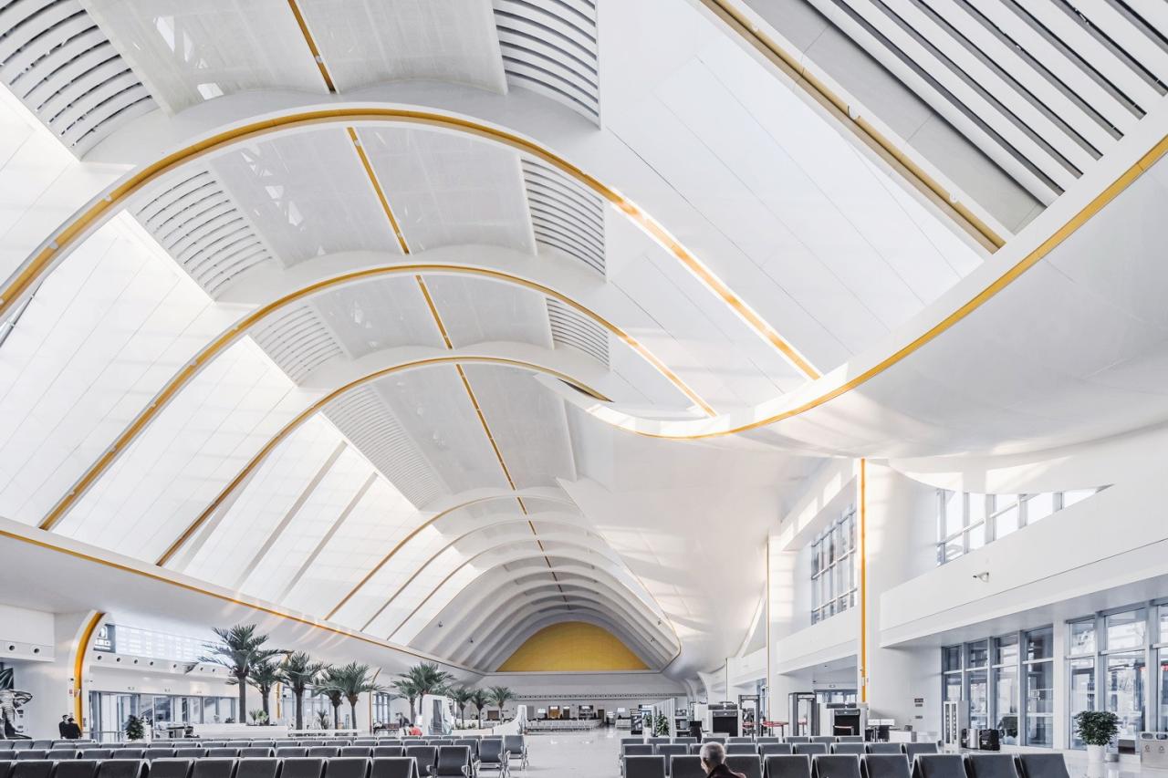 BIM建筑|雀舞彩云：中老铁路-西双版纳站室内设计 / CCDI悉地国际