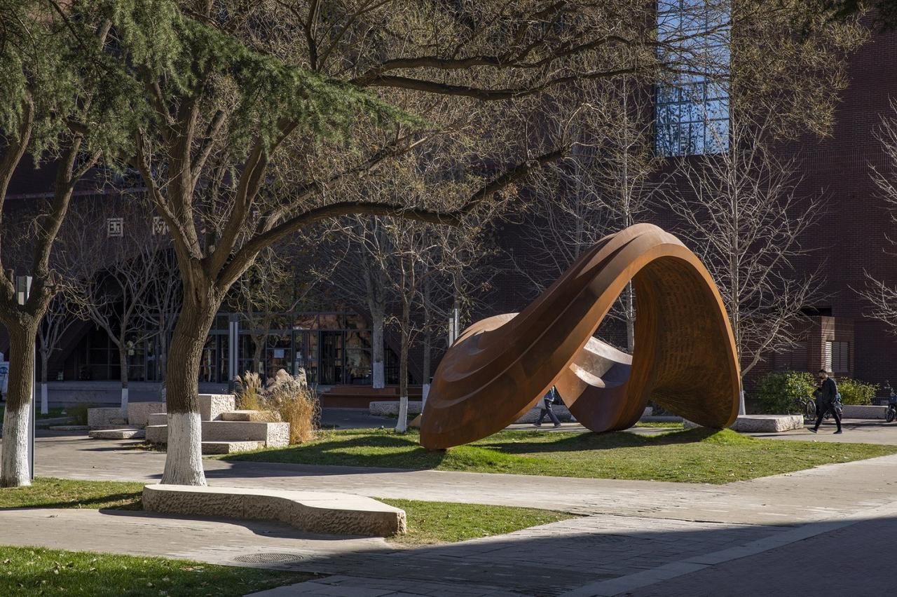 BIM建筑|《永无止境》——纪念北京外国语大学建校八十周年公共艺术作品 / 胡泉纯新作