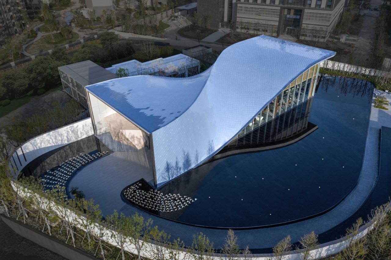 BIM建筑|武汉城建 · 花山印象：旋扭的动感 / 成执设计