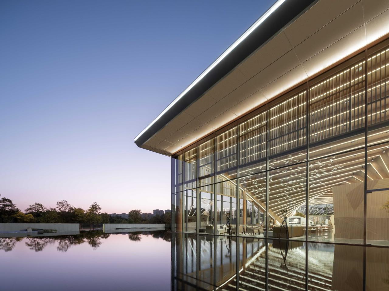 BIM建筑|武汉城建 · 花山印象：旋扭的动感 / 成执设计