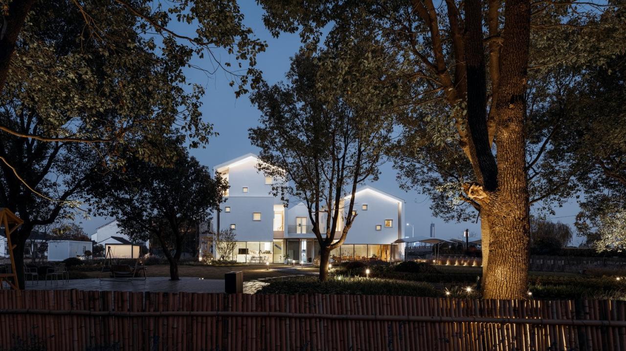 BIM建筑|剖面就是立面：白色的苏州伴宅 / Wutopia Lab