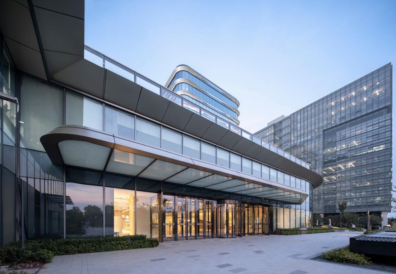 BIM建筑|流动立面平衡方正体量：南京金地威新 ▪ 雨花创新中心 / 成执设计