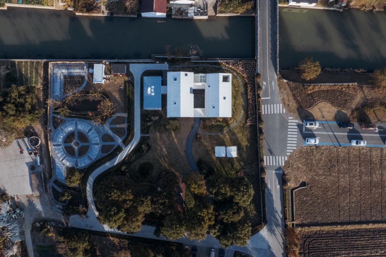 BIM建筑|剖面就是立面：白色的苏州伴宅 / Wutopia Lab