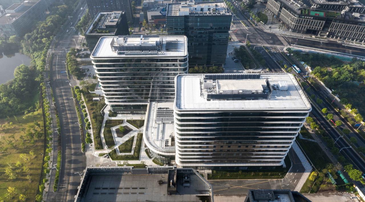 BIM建筑|流动立面平衡方正体量：南京金地威新 ▪ 雨花创新中心 / 成执设计