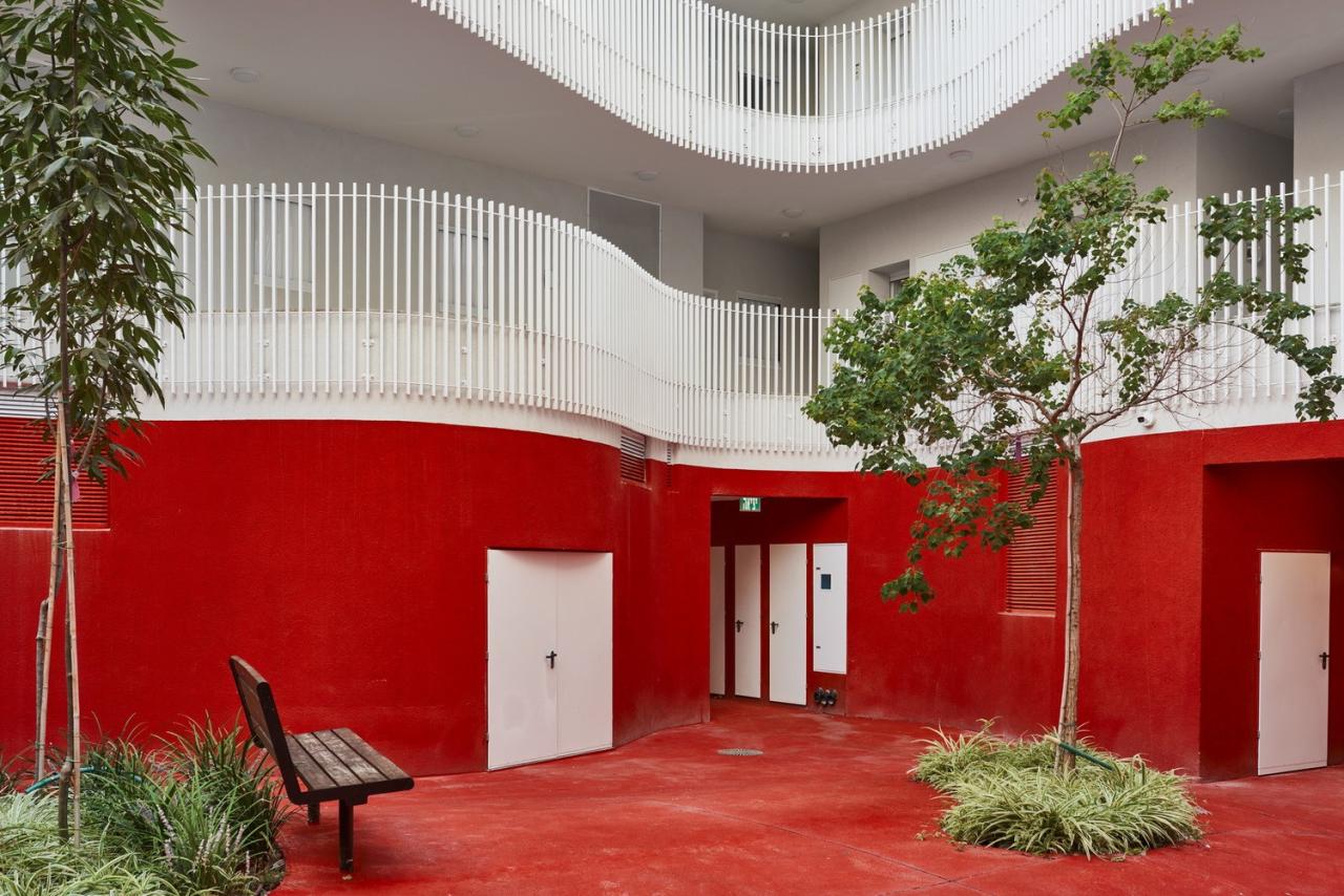 BIM建筑|飘带一般的中央公寓楼 / HQ Architects