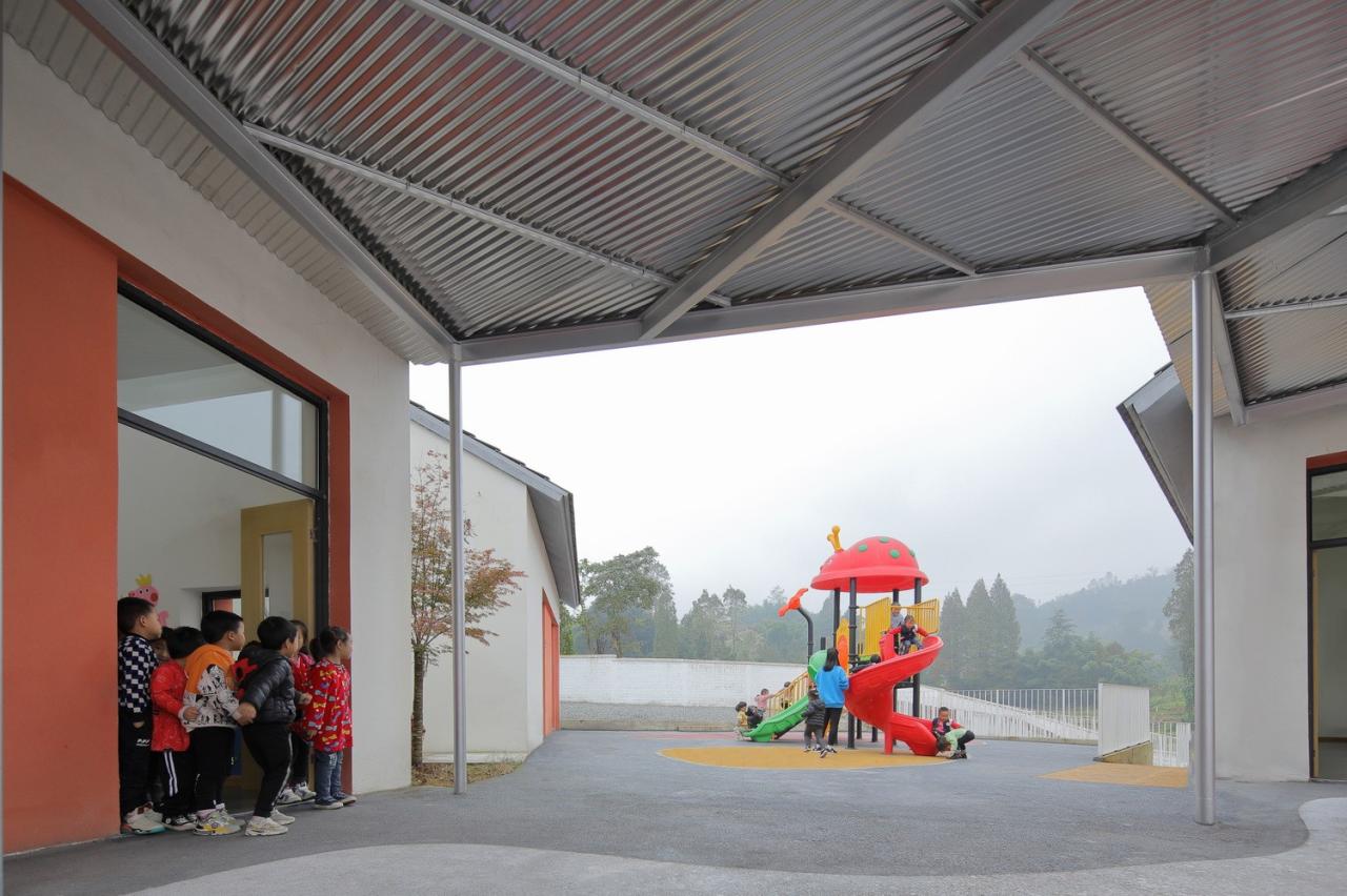 BIM建筑|大坪乡幼儿园 / 东意建筑