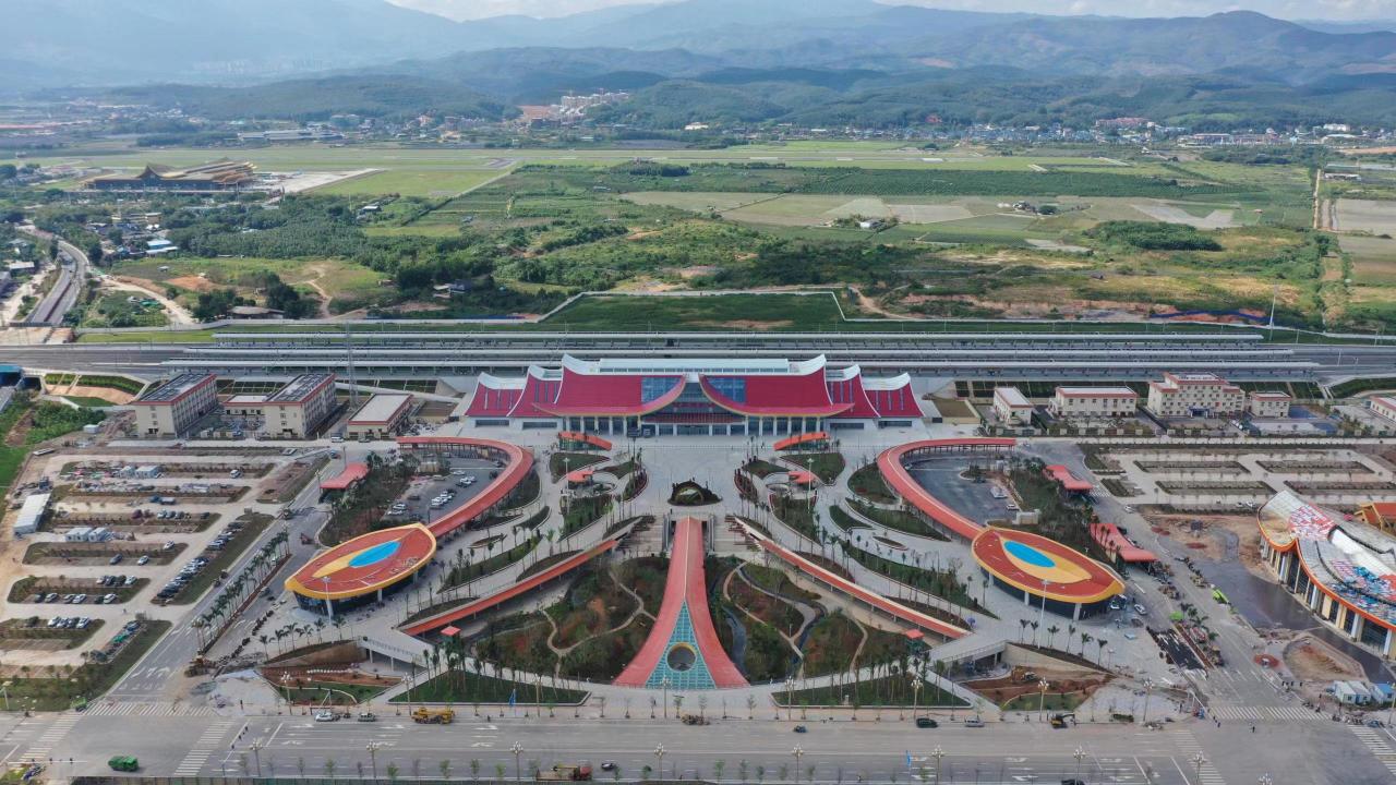 BIM建筑|雀舞彩云：中老铁路-西双版纳站室内设计 / CCDI悉地国际