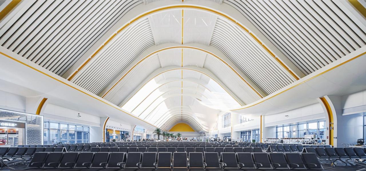 BIM建筑|雀舞彩云：中老铁路-西双版纳站室内设计 / CCDI悉地国际