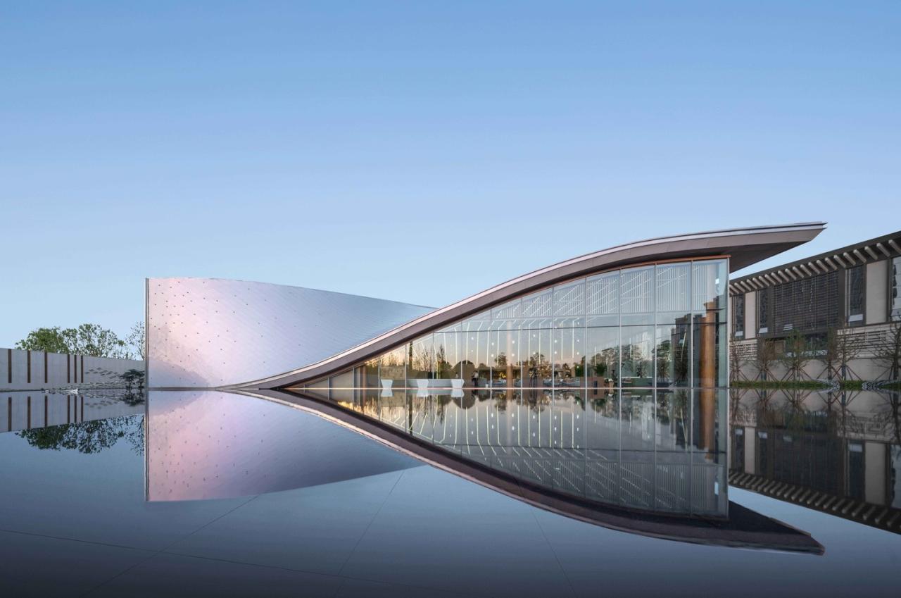 BIM建筑|武汉城建 · 花山印象：旋扭的动感 / 成执设计