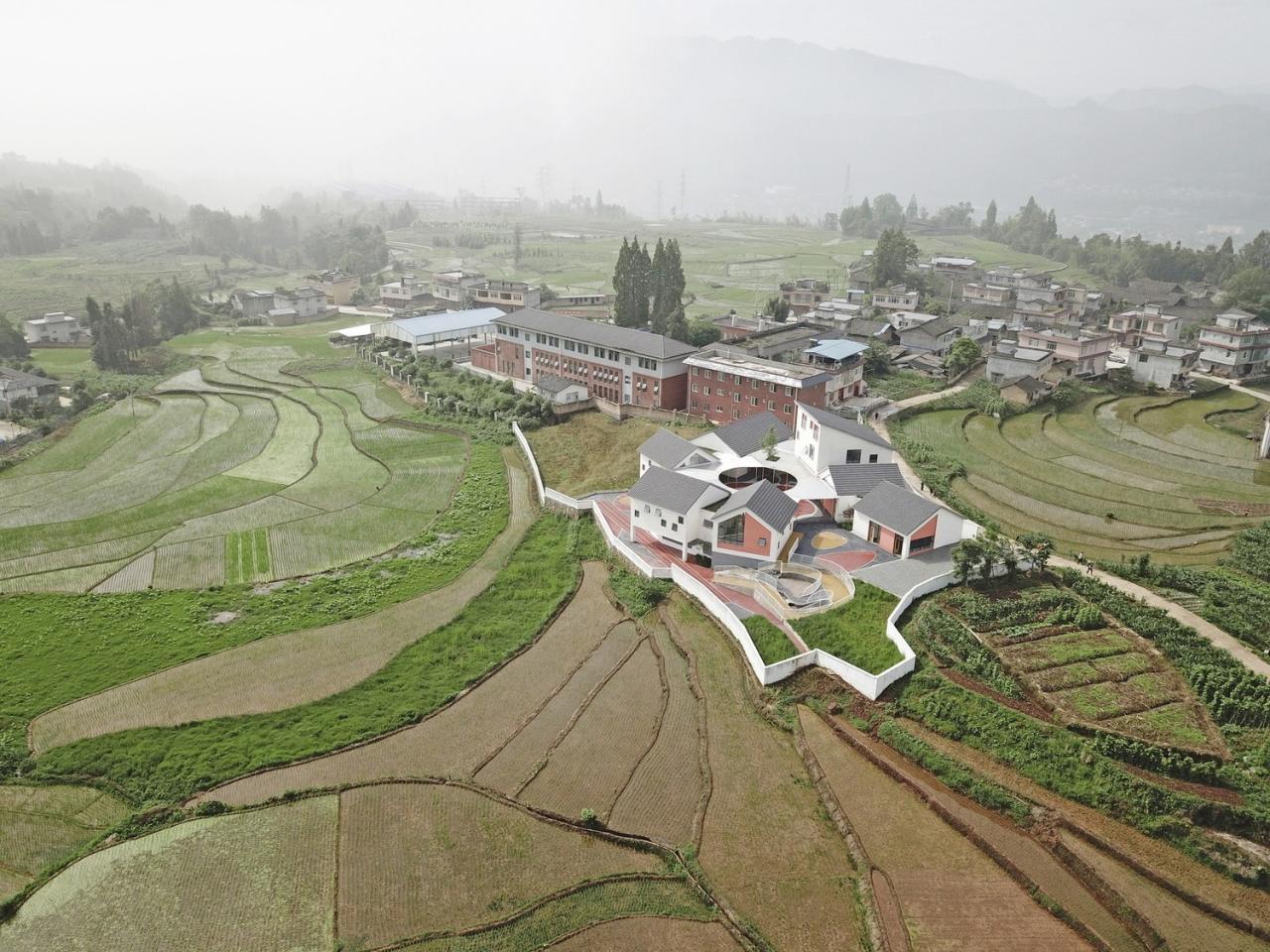 BIM建筑|大坪乡幼儿园 / 东意建筑