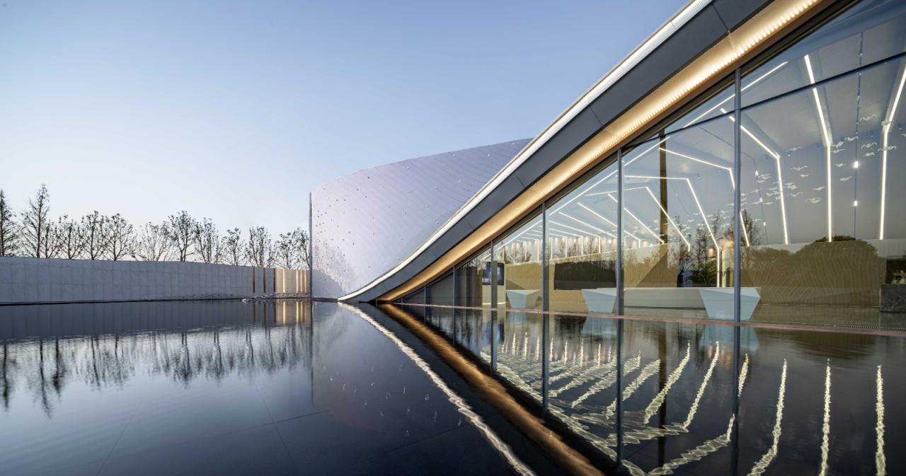 BIM建筑|武汉城建 · 花山印象：旋扭的动感 / 成执设计