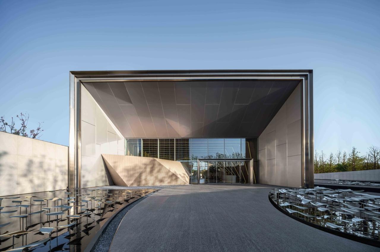 BIM建筑|武汉城建 · 花山印象：旋扭的动感 / 成执设计