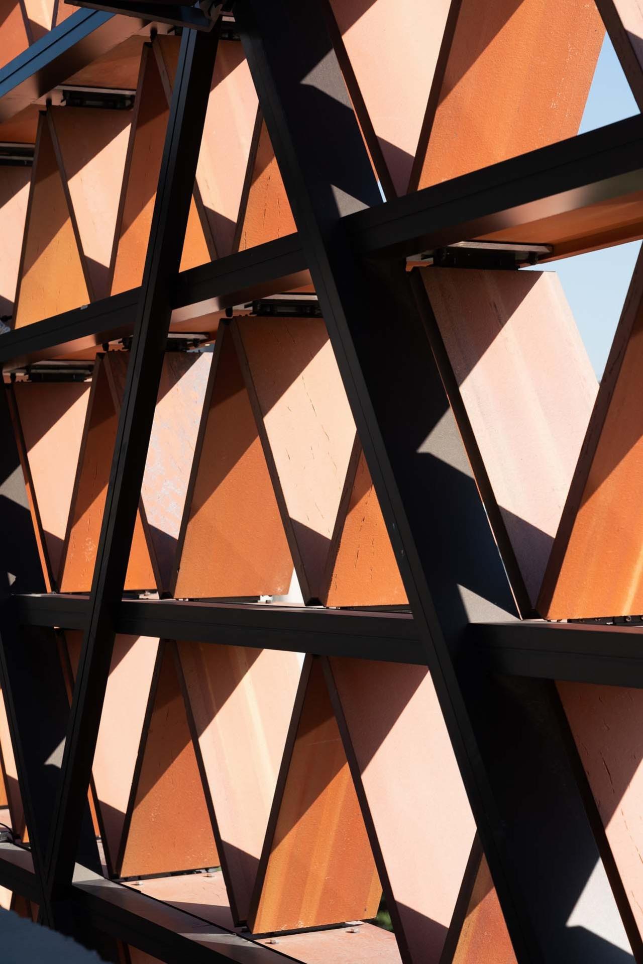 BIM建筑|创客小镇TIC艺术中心 / 东仓建设