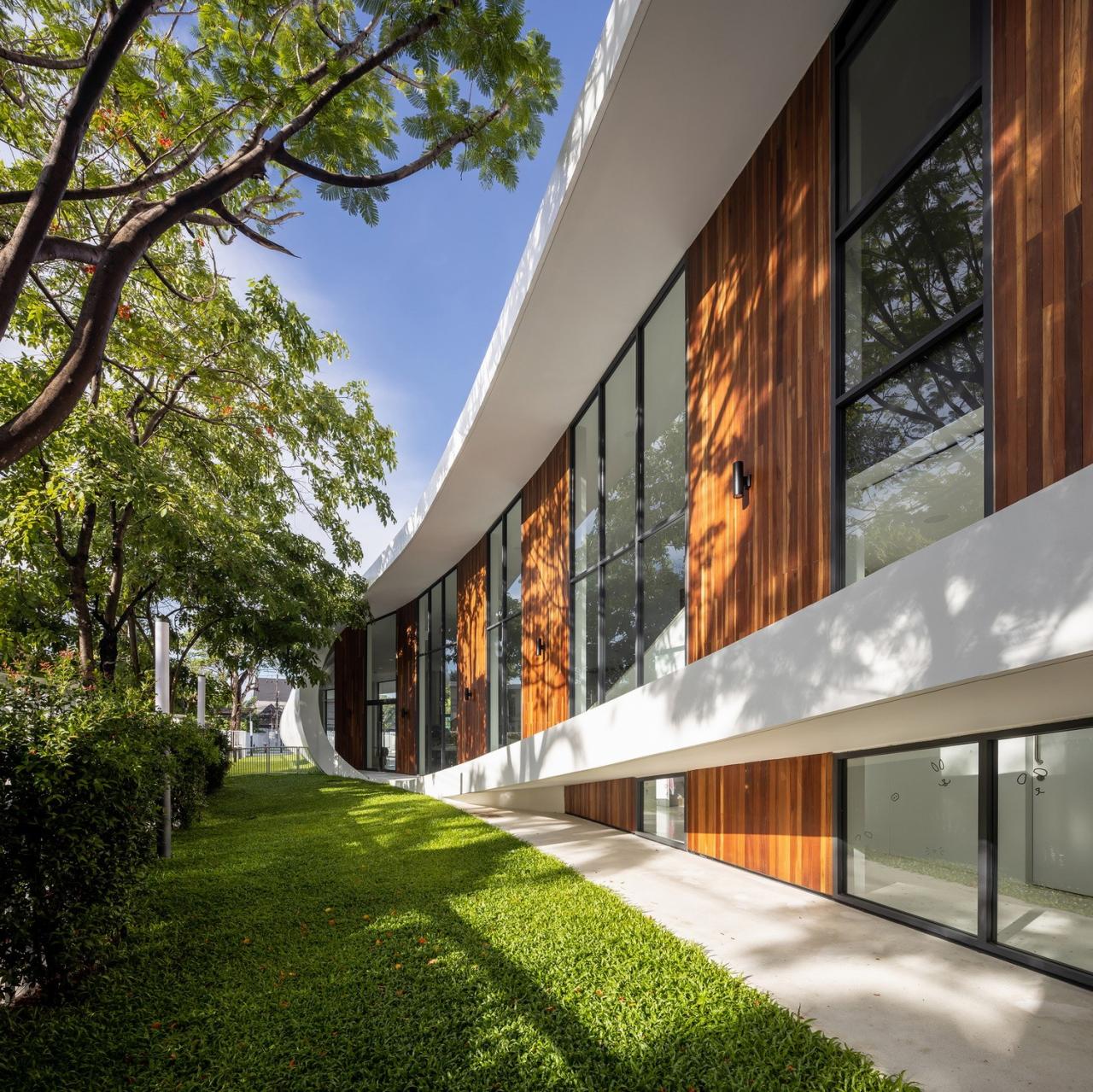 BIM建筑|泰国曼谷充满童趣的幼儿园空间 / Plan Architect