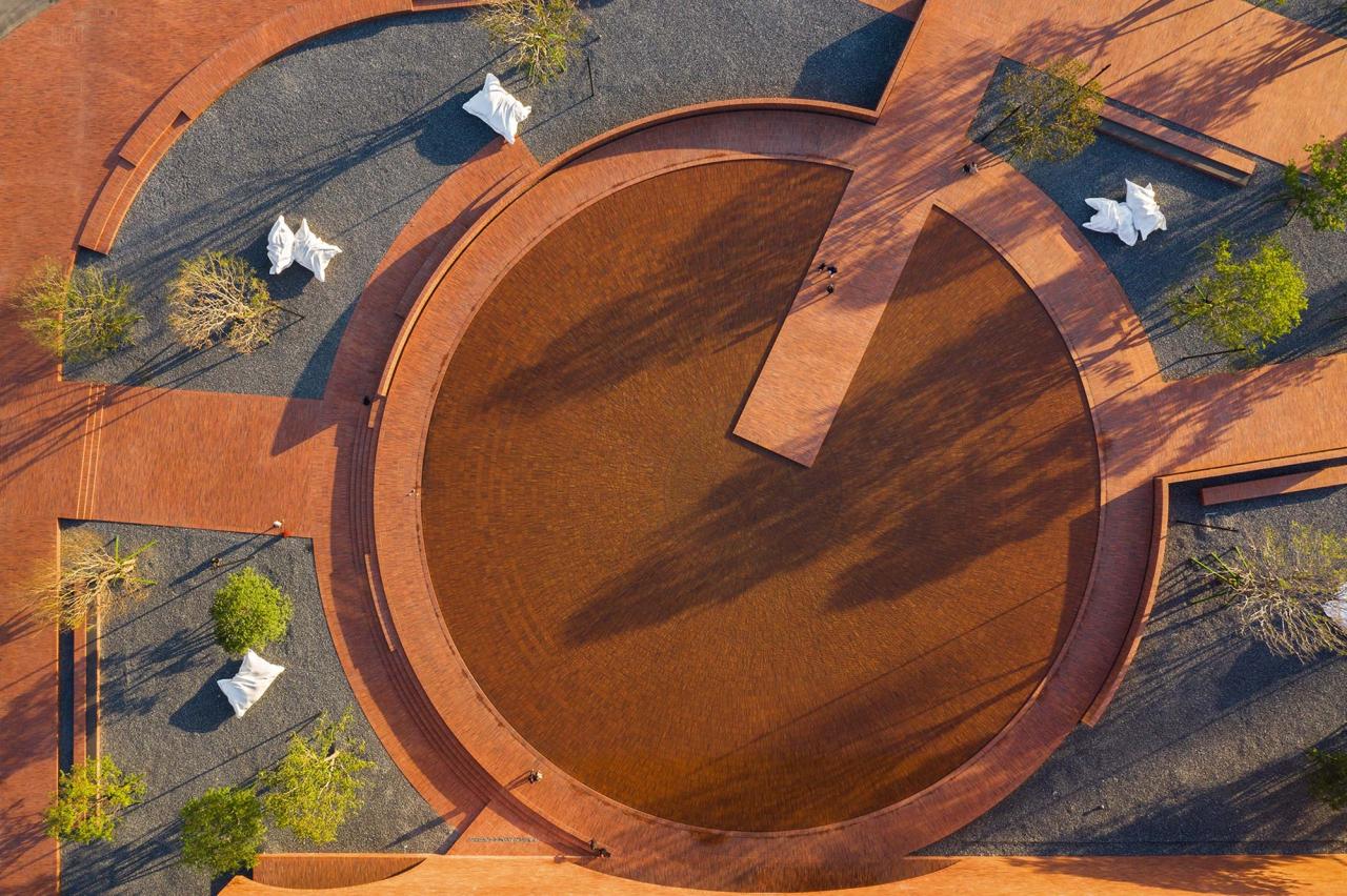 BIM建筑|创客小镇TIC艺术中心 / 东仓建设