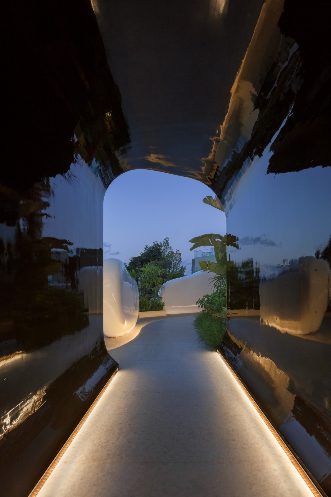 BIM建筑|《海的呼吸》大理青绿半山酒店改造设计 / 寻常设计