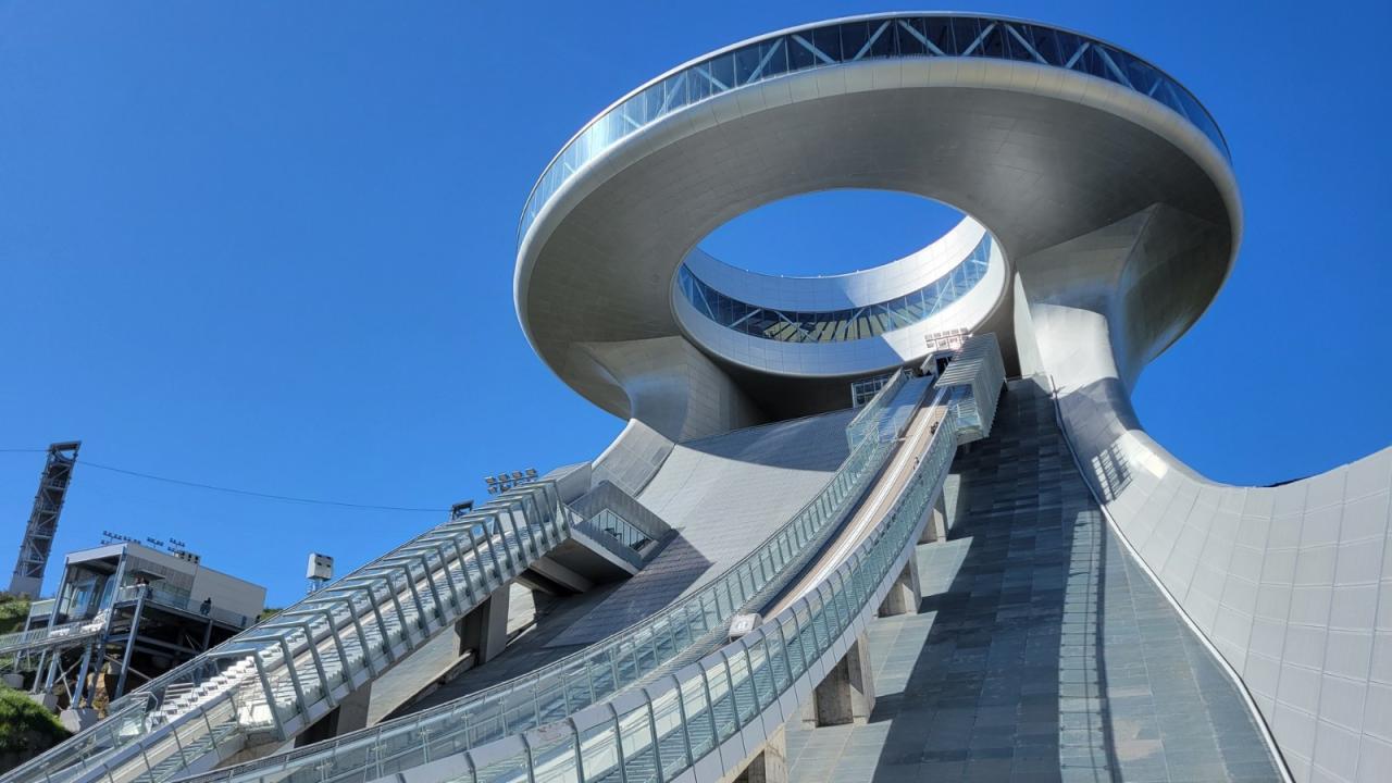 BIM建筑|国家跳台滑雪中心 / THAD 清华大学建筑设计研究院