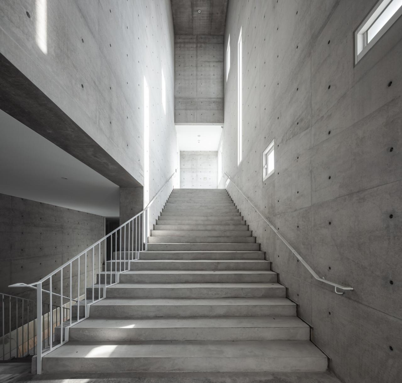 BIM建筑|垂直教堂，淡江教堂 / Behet Bondzio Lin Architekten