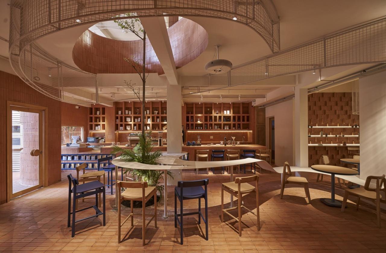 BIM建筑|曲线金属网格与红色赤土砖的碰撞：兄弟咖啡烘焙馆 / Red5studio