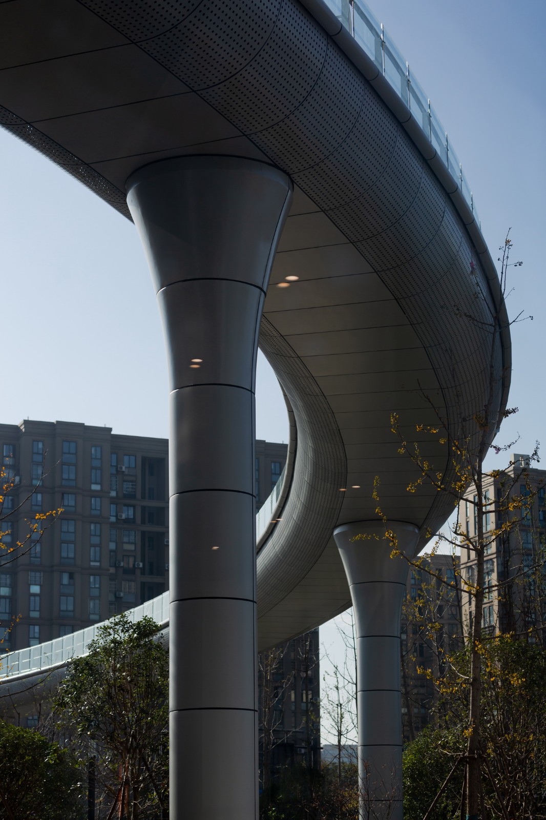 BIM建筑|踏着云朵去奔跑：杭州李宁体育园一期项目 / 柏涛建筑