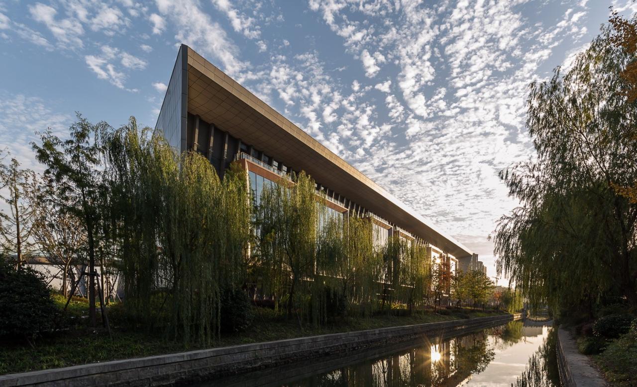 BIM建筑|踏着云朵去奔跑：杭州李宁体育园一期项目 / 柏涛建筑