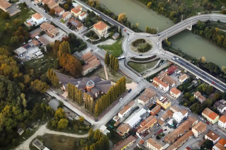 BIM建筑|悬挂式屋顶：教堂与教区综合体 / Miralles Tagliabue EMBT