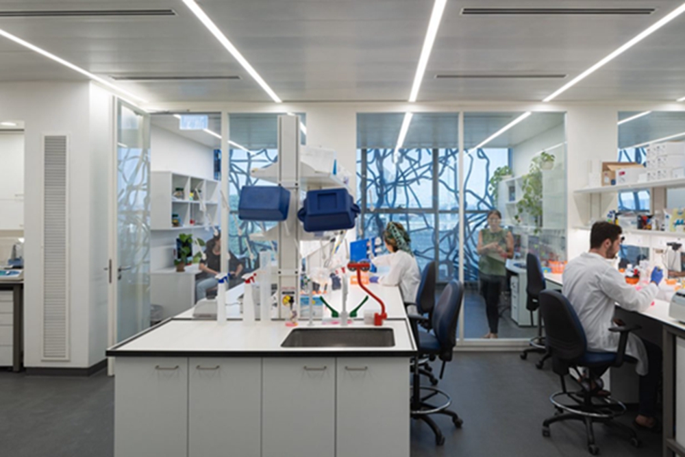 BIM建筑|福斯特在耶路撒冷大学实验室周围包裹铝屏幕