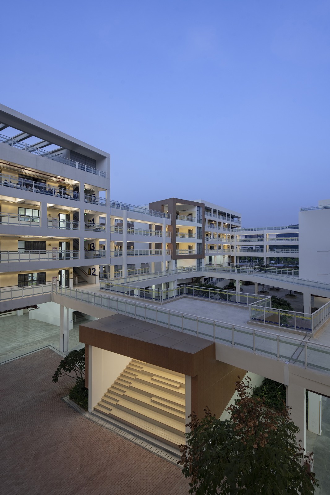 BIM建筑|深圳光明新区凤凰学校 / 深圳大学建筑设计研究院“钟中+钟波涛”工作室