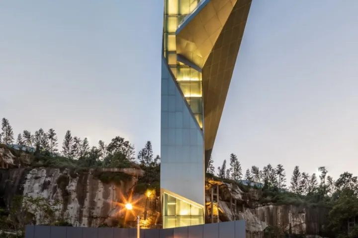 BIM建筑|悬崖顶上的城市生活体验馆—万州雍江上境展示中心 / aoe事建组