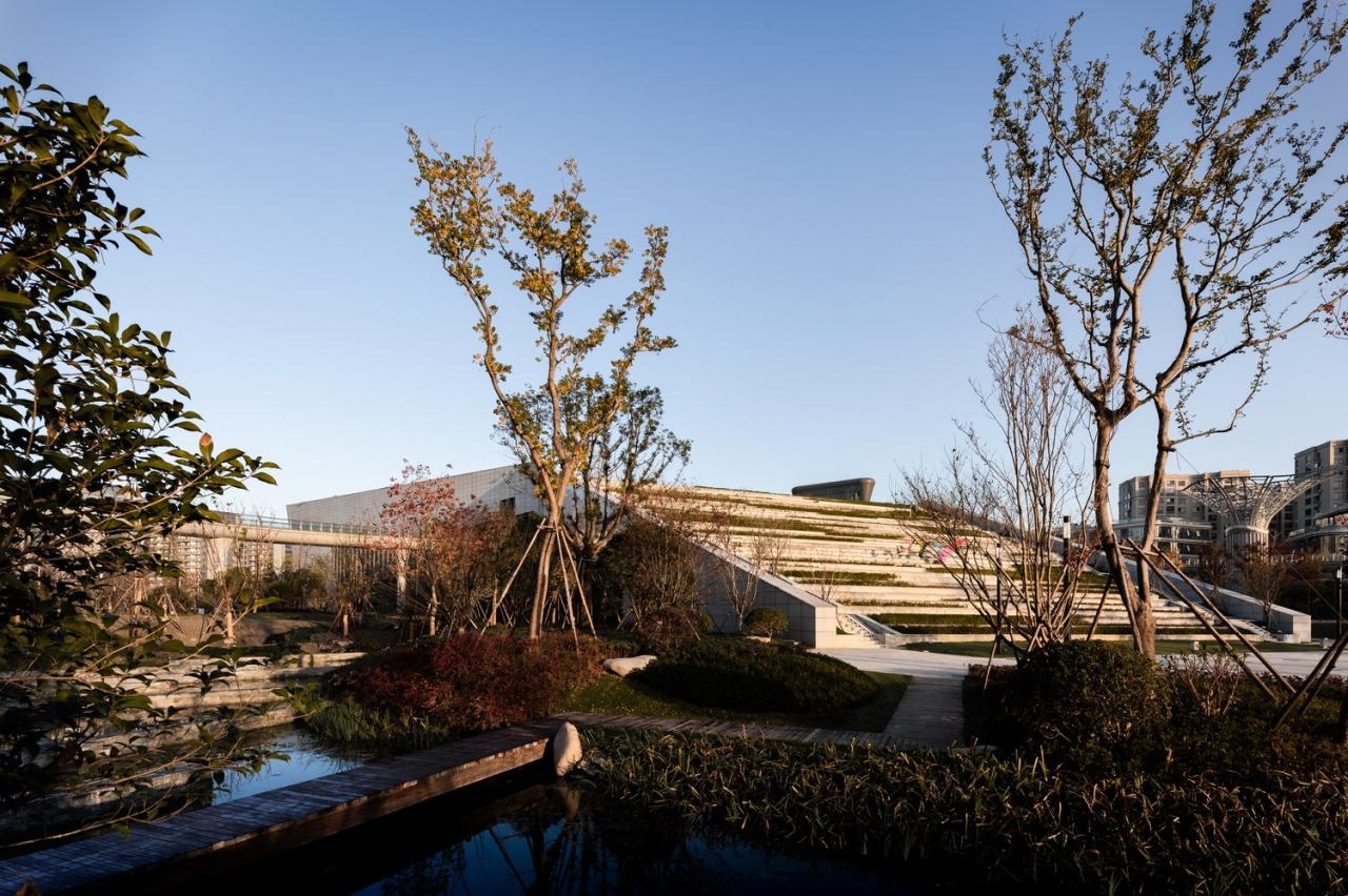 BIM建筑|踏着云朵去奔跑：杭州李宁体育园一期项目 / 柏涛建筑