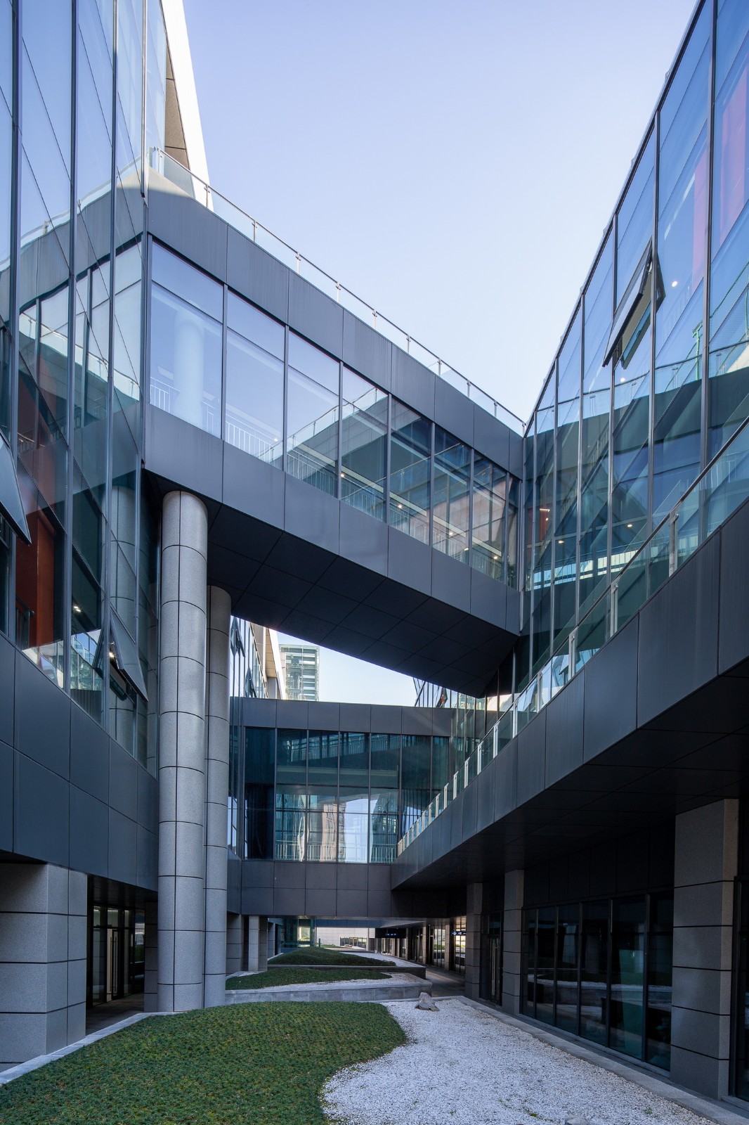 BIM建筑|踏着云朵去奔跑：杭州李宁体育园一期项目 / 柏涛建筑