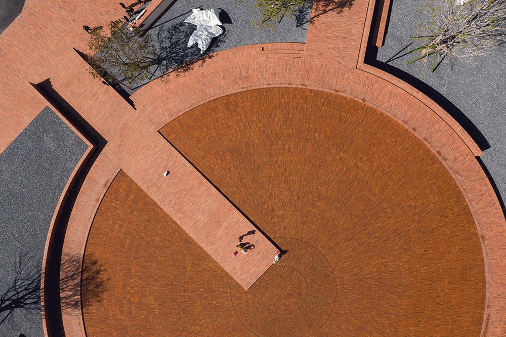 BIM建筑|创客小镇TIC艺术中心 / 东仓建设