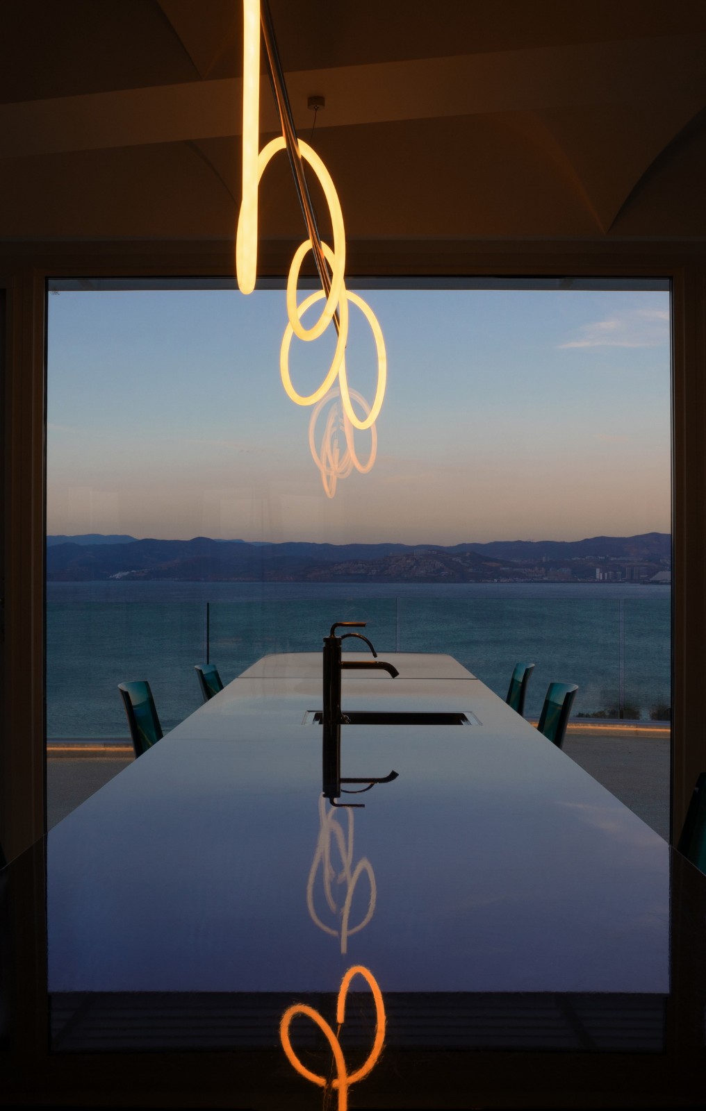 BIM建筑|《海的呼吸》大理青绿半山酒店改造设计 / 寻常设计