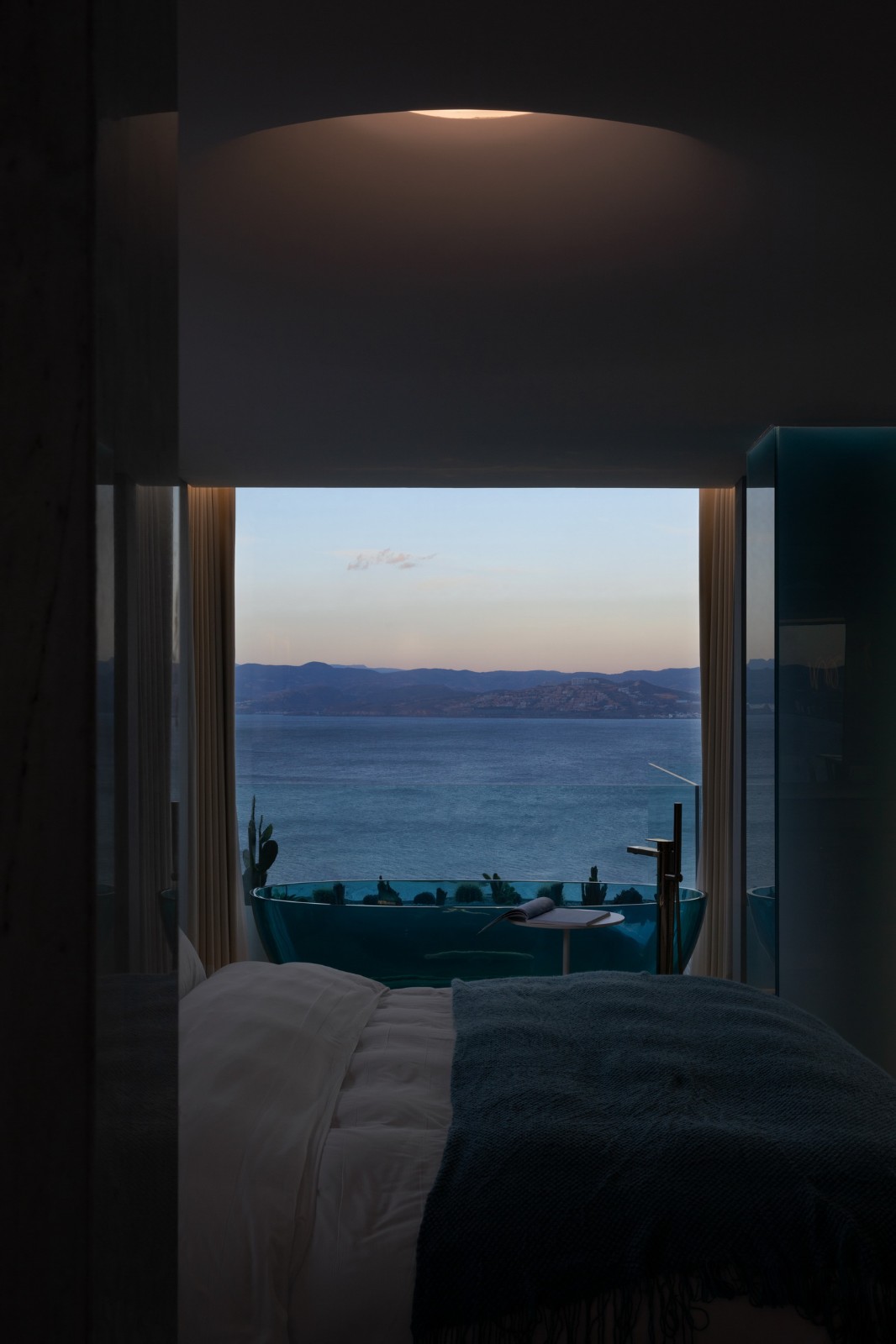 BIM建筑|《海的呼吸》大理青绿半山酒店改造设计 / 寻常设计