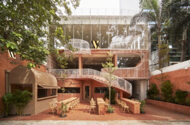 BIM建筑|曲线金属网格与红色赤土砖的碰撞：兄弟咖啡烘焙馆 / Red5studio-BIM建筑网