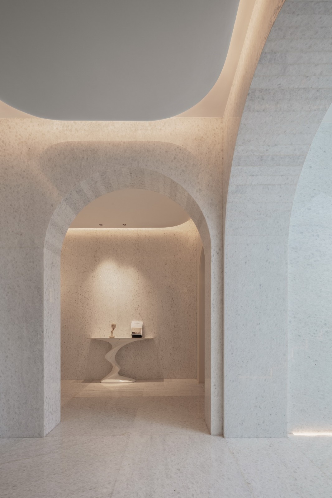 BIM建筑|《海的呼吸》大理青绿半山酒店改造设计 / 寻常设计