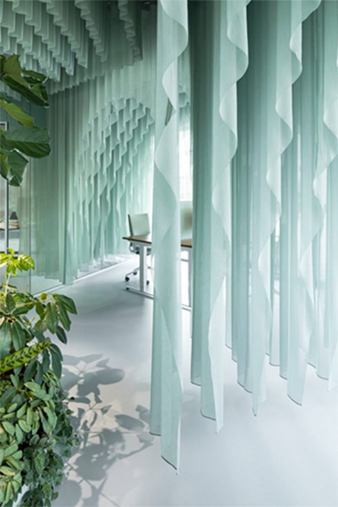 BIM建筑|“超越空间工作室”用织物覆盖阿姆斯特丹办公室