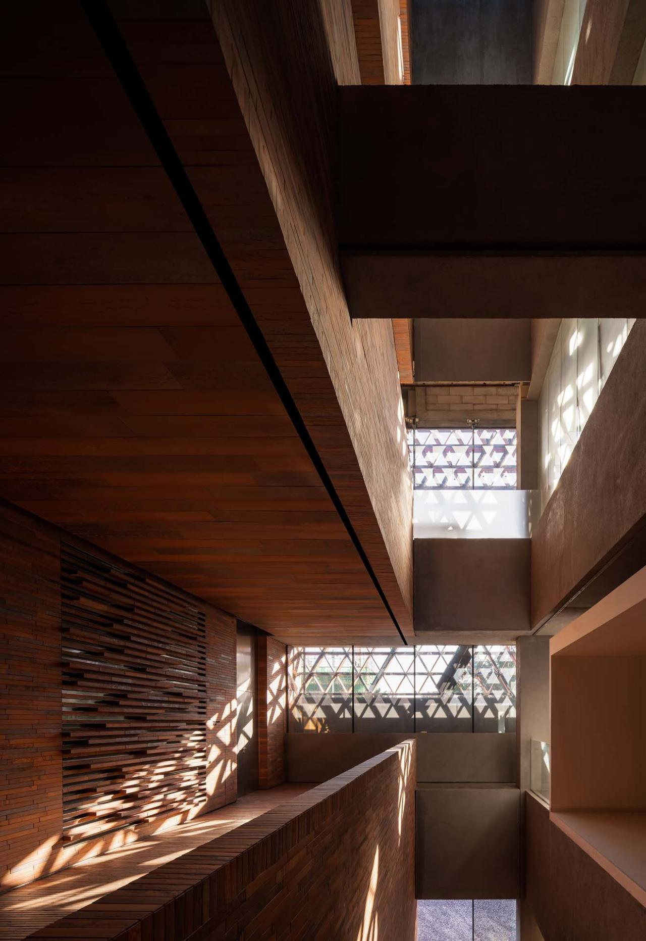 BIM建筑|创客小镇TIC艺术中心 / 东仓建设