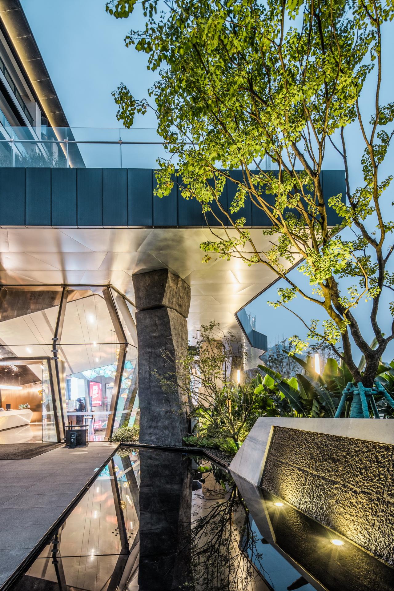 BIM建筑|悬崖顶上的城市生活体验馆—万州雍江上境展示中心 / aoe事建组