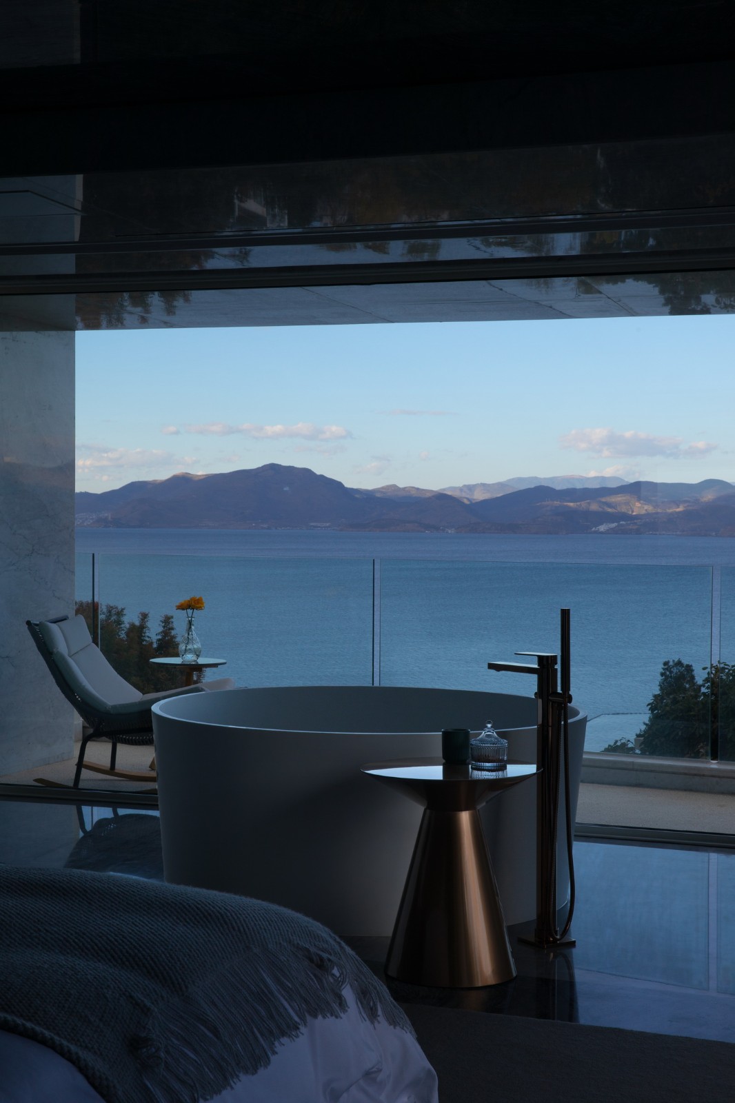 BIM建筑|《海的呼吸》大理青绿半山酒店改造设计 / 寻常设计