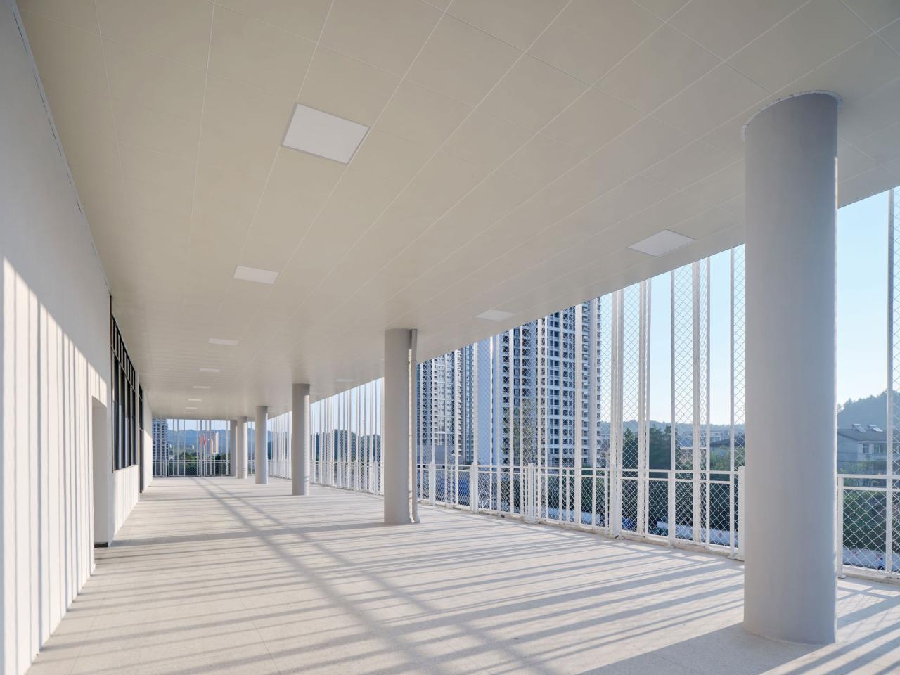 BIM建筑|宜黄一中综合楼 / 以靠建筑