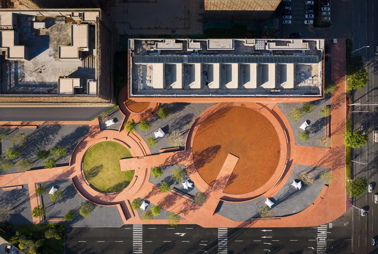 BIM建筑|创客小镇TIC艺术中心 / 东仓建设