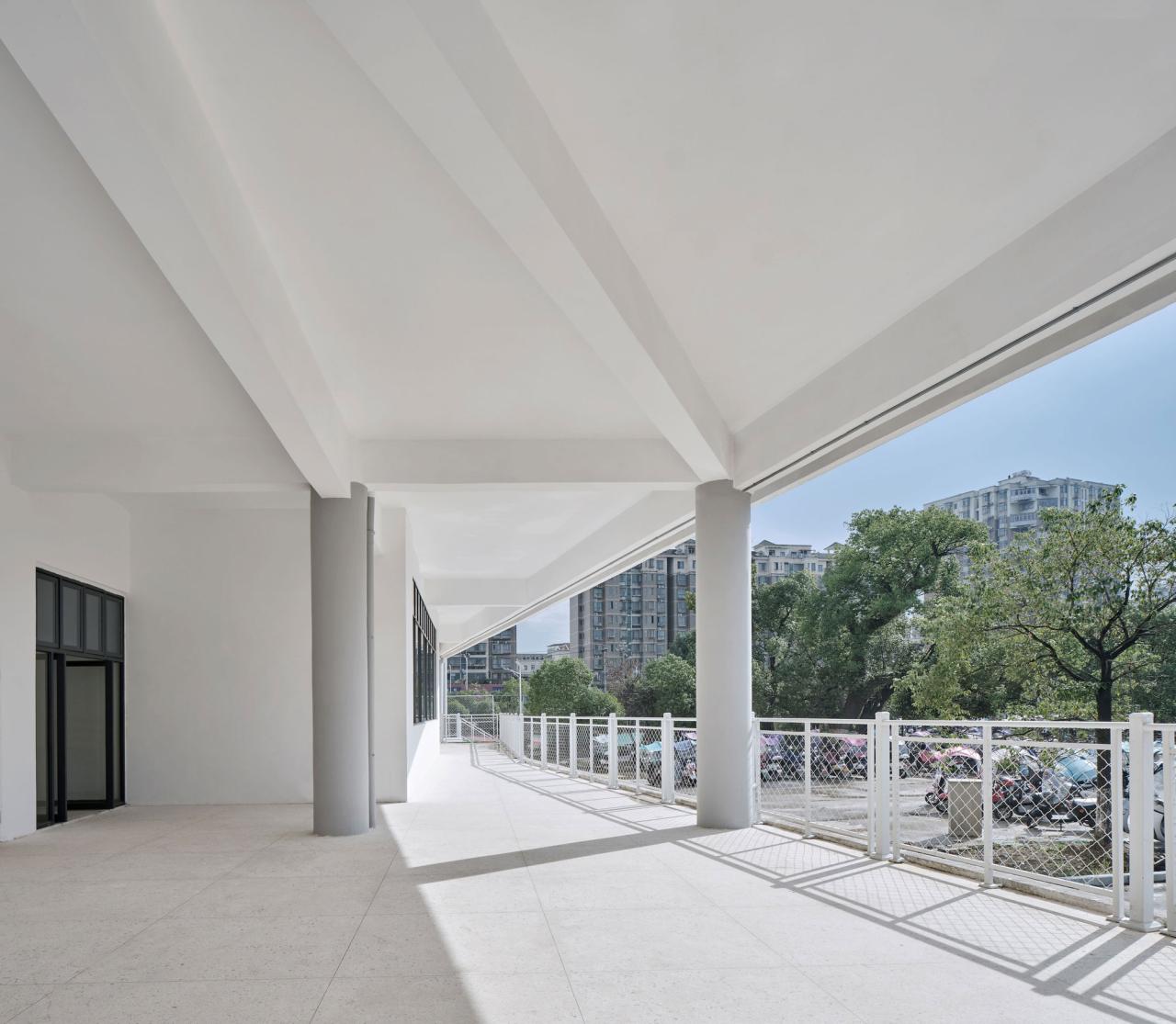 BIM建筑|宜黄一中综合楼 / 以靠建筑