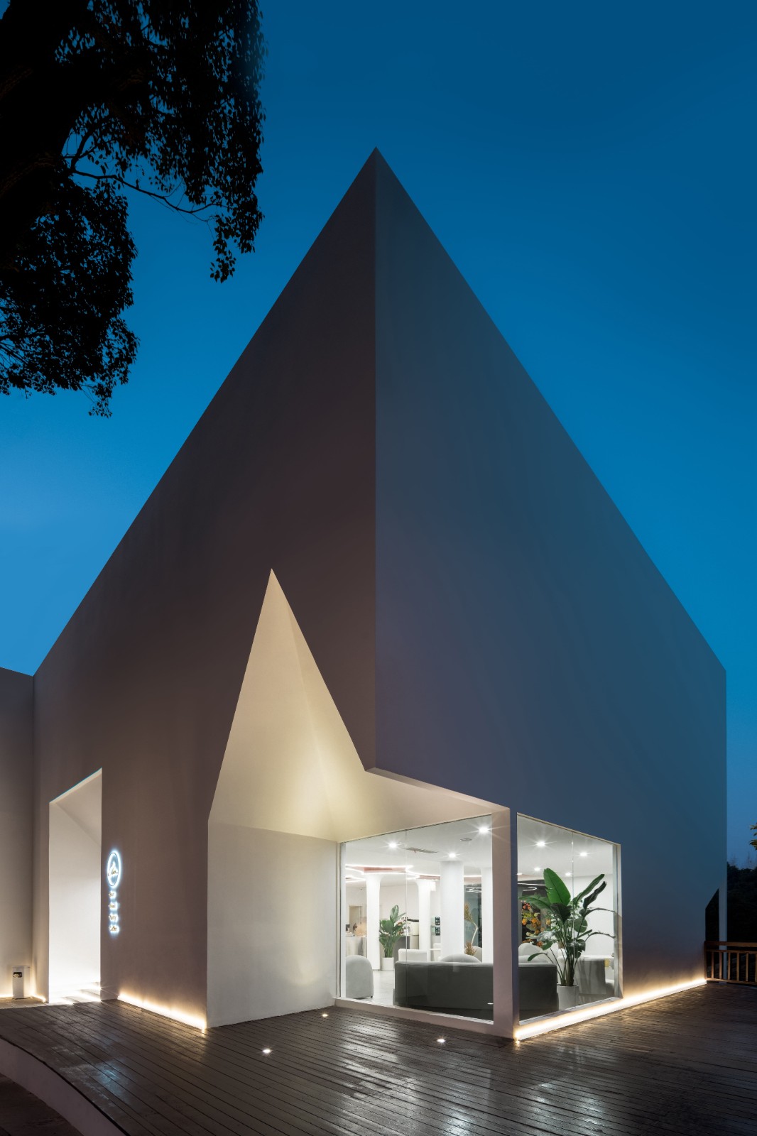 BIM建筑|白马涧龙池景区休闲餐吧 / 平介设计