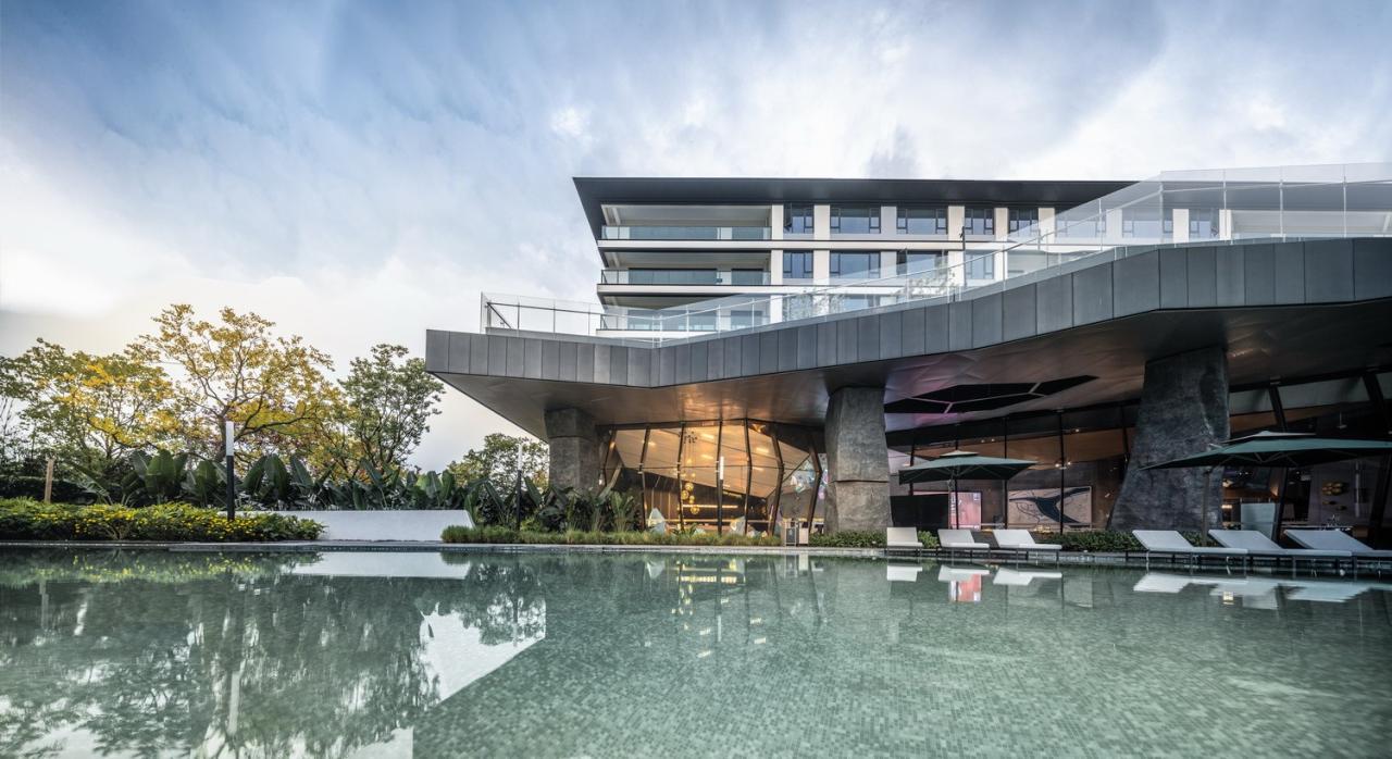 BIM建筑|悬崖顶上的城市生活体验馆—万州雍江上境展示中心 / aoe事建组