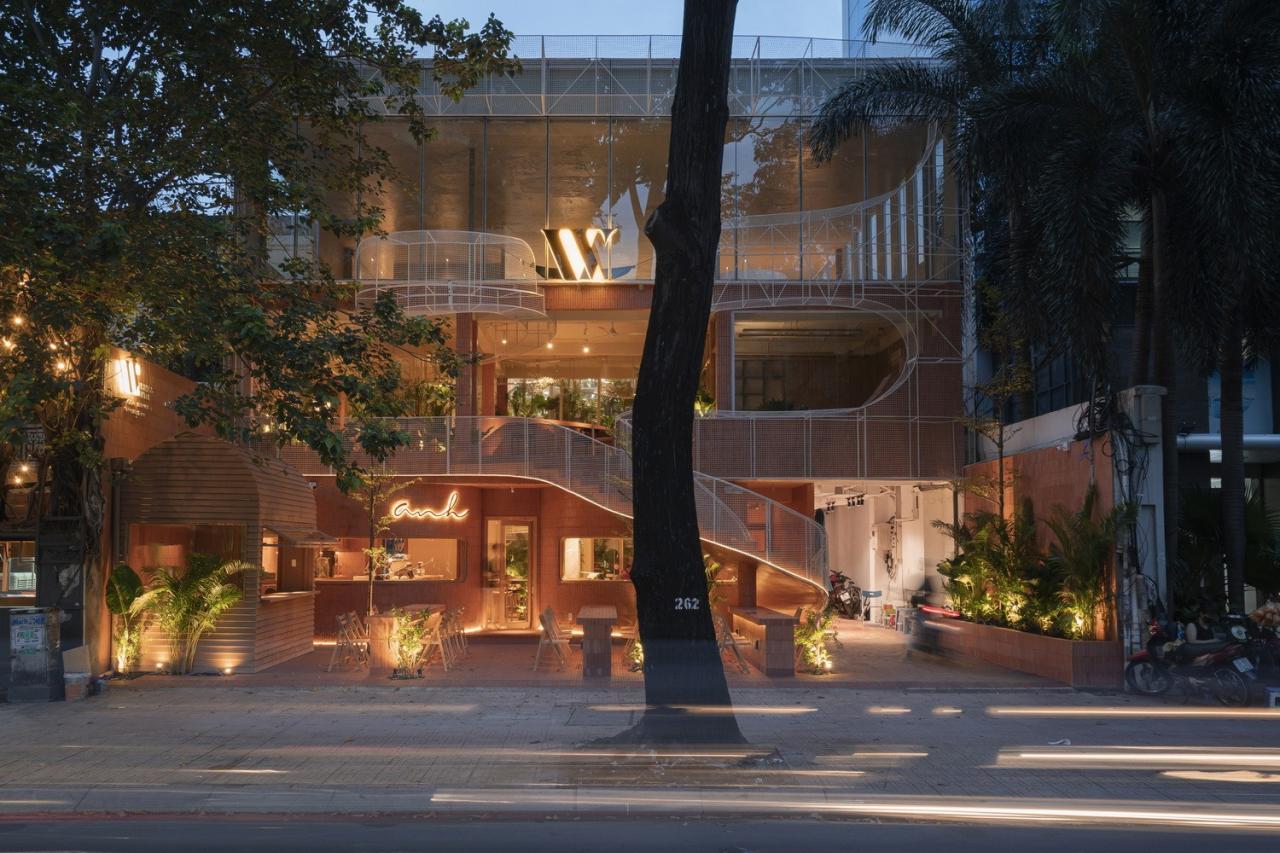 BIM建筑|曲线金属网格与红色赤土砖的碰撞：兄弟咖啡烘焙馆 / Red5studio