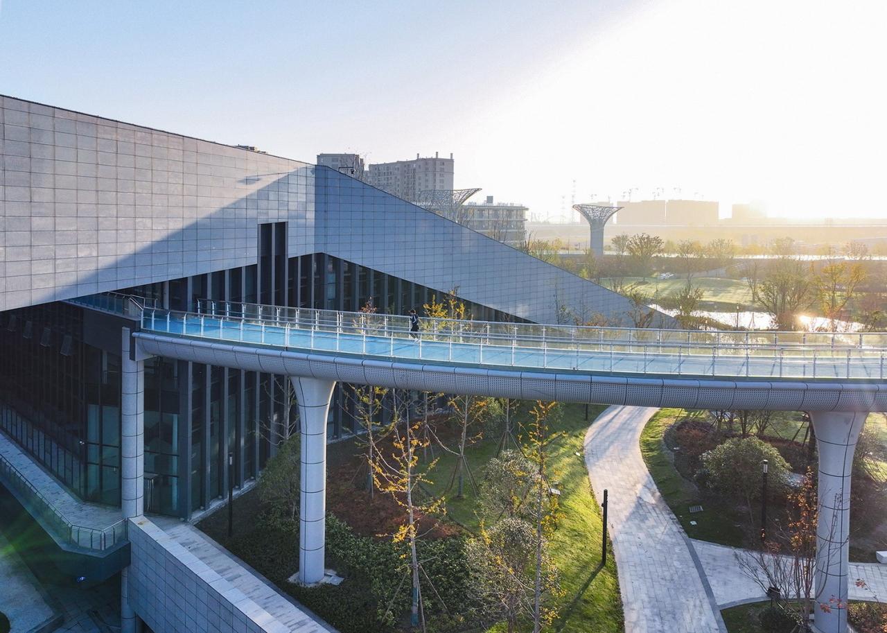 BIM建筑|踏着云朵去奔跑：杭州李宁体育园一期项目 / 柏涛建筑