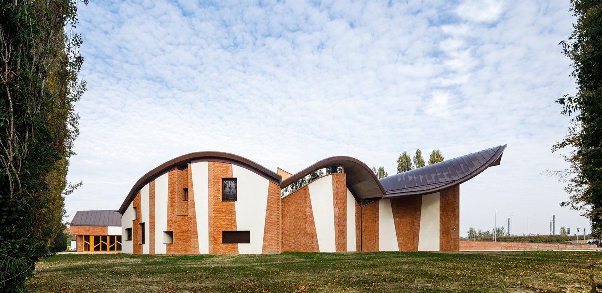 BIM建筑|悬挂式屋顶：教堂与教区综合体 / Miralles Tagliabue EMBT