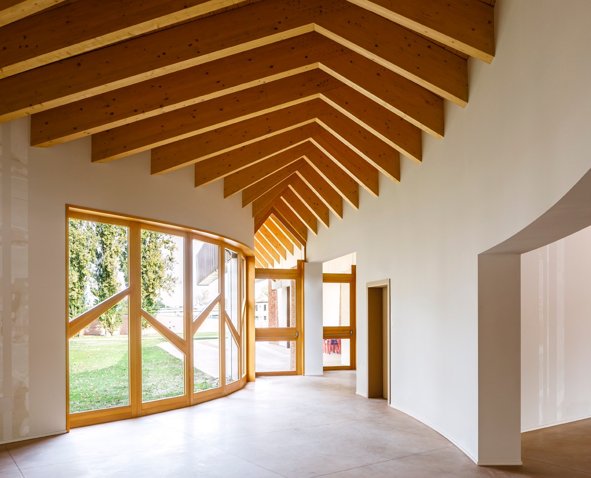 BIM建筑|悬挂式屋顶：教堂与教区综合体 / Miralles Tagliabue EMBT